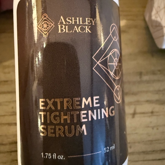 OMG Blaster- The Ultimate 5-n-1 Face Tool by Ashley Black w/blasting products. - Picture 4 of 5